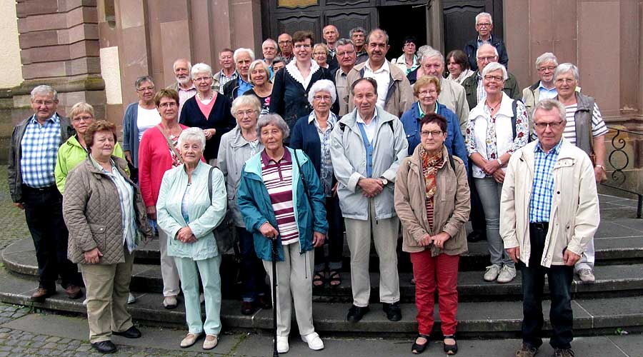 Kirchenchor Boos vor der Klosterkirche in Himmerod